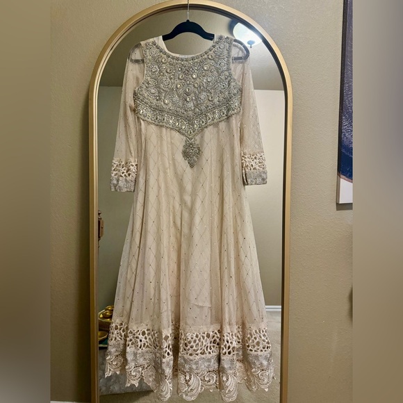 Mina Hasan Outfit - Picture 5 of 6